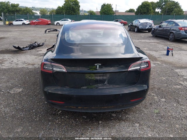 45905200 :رقم المزاد ، 5YJ3E1EA1JF018709 vin ، 2018 Tesla Model 3 مزاد بيع