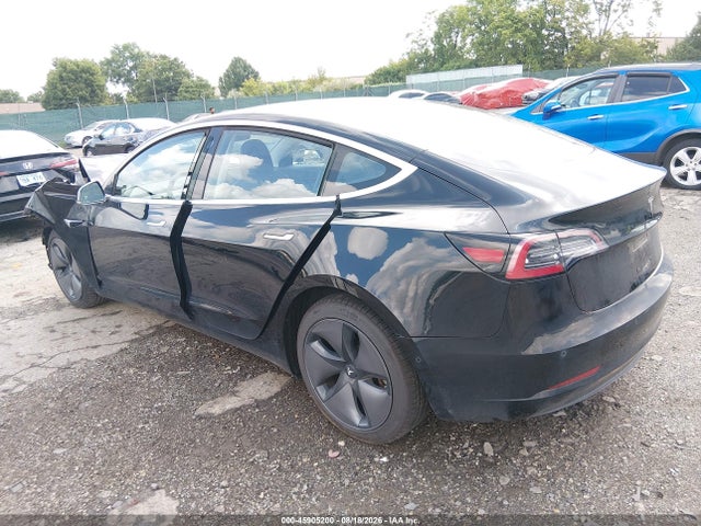 45905200 :رقم المزاد ، 5YJ3E1EA1JF018709 vin ، 2018 Tesla Model 3 مزاد بيع