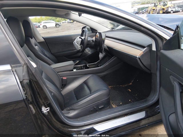 45905200 :رقم المزاد ، 5YJ3E1EA1JF018709 vin ، 2018 Tesla Model 3 مزاد بيع