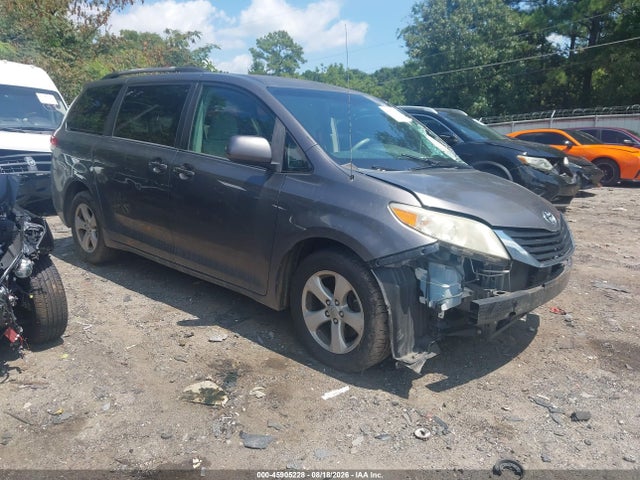 45905228 :رقم المزاد ، 5TDKK3DC8BS143450 vin ، 2011 Toyota Sienna Le V6 مزاد بيع