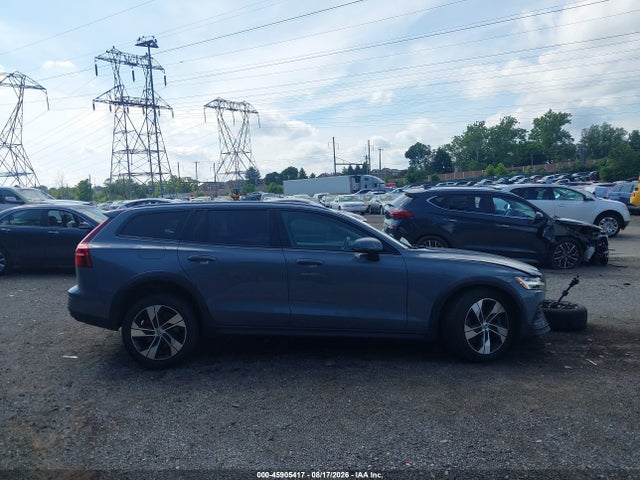YV4L12WY2P2107307 Volvo V60 Cross Country B5 Plus