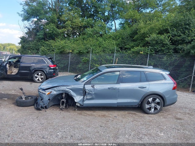 YV4L12WY2P2107307 Volvo V60 Cross Country B5 Plus