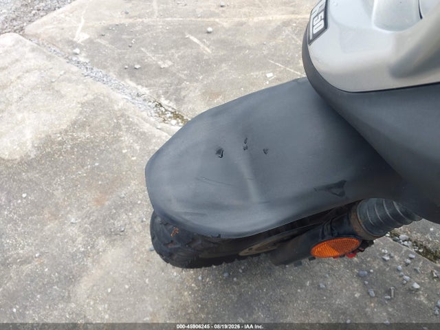 Genuine Scooter Co. Roughhouse 50 2022 RFVPMP205N1022799 Image 14