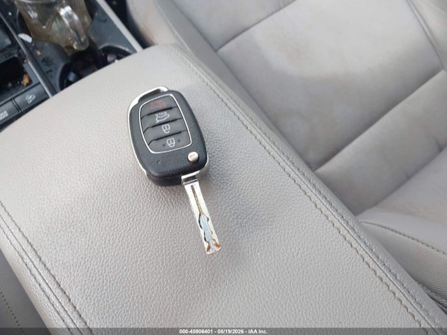 KM8J3CA41GU041329 Hyundai TUCSON SE