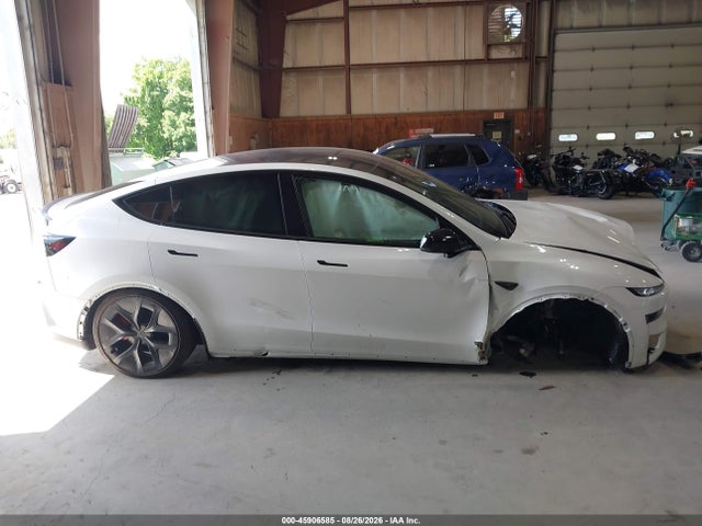 Tesla Model Y Performance All-wheel Drive 2026 7SAYGDET6TA618597 Image 12