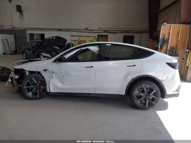 Tesla Model Y Performance All-wheel Drive 2026 7SAYGDET6TA618597 Image 13