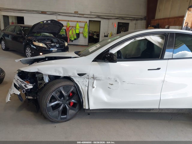 Tesla Model Y Performance All-wheel Drive 2026 7SAYGDET6TA618597 Image 18