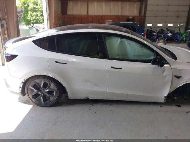 2026 Tesla Model Y Performance All-wheel Drive მანქანა იყიდება აუქციონზე, vin: 7SAYGDET6TA618597, აუქციონის ნომერი: 45906585