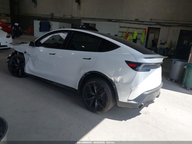 Tesla Model Y Performance All-wheel Drive 2026 7SAYGDET6TA618597 Image 3