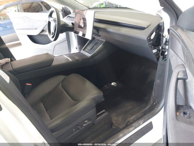 Tesla Model Y Performance All-wheel Drive 2026 7SAYGDET6TA618597 Image 5