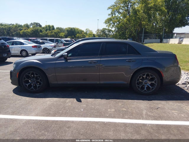 Chrysler 300 300s 2018 2C3CCABG0JH214122 Image 14