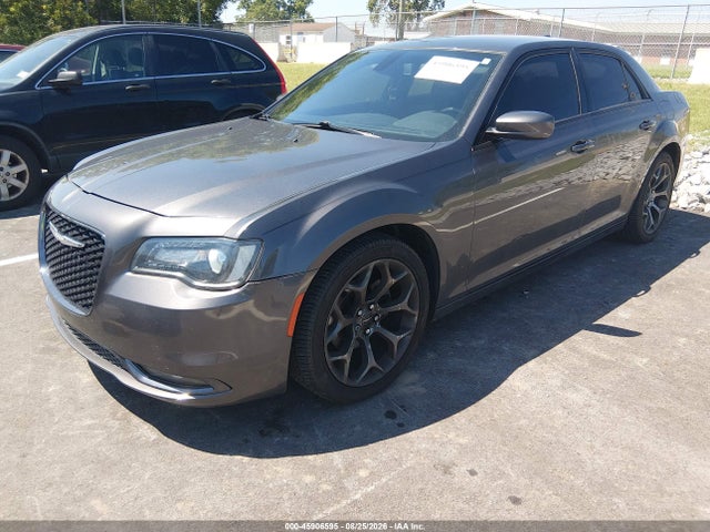 Chrysler 300 300s 2018 2C3CCABG0JH214122 Image 2