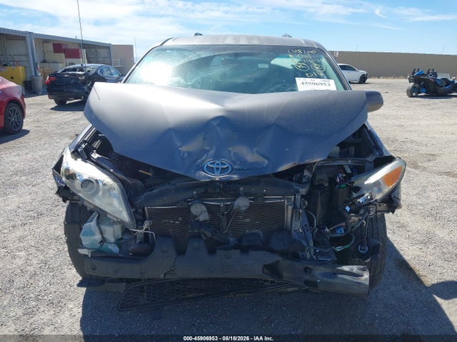 2014 Toyota Sienna Le V6 8 Passenger მანქანა იყიდება აუქციონზე, vin: 5TDKK3DC3ES469340, აუქციონის ნომერი: 45906953