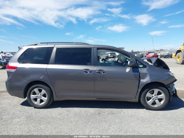 2014 Toyota Sienna Le V6 8 Passenger მანქანა იყიდება აუქციონზე, vin: 5TDKK3DC3ES469340, აუქციონის ნომერი: 45906953
