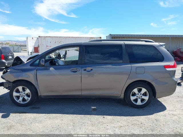 2014 Toyota Sienna Le V6 8 Passenger მანქანა იყიდება აუქციონზე, vin: 5TDKK3DC3ES469340, აუქციონის ნომერი: 45906953