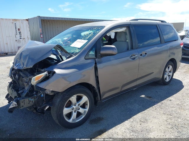 2014 Toyota Sienna Le V6 8 Passenger მანქანა იყიდება აუქციონზე, vin: 5TDKK3DC3ES469340, აუქციონის ნომერი: 45906953