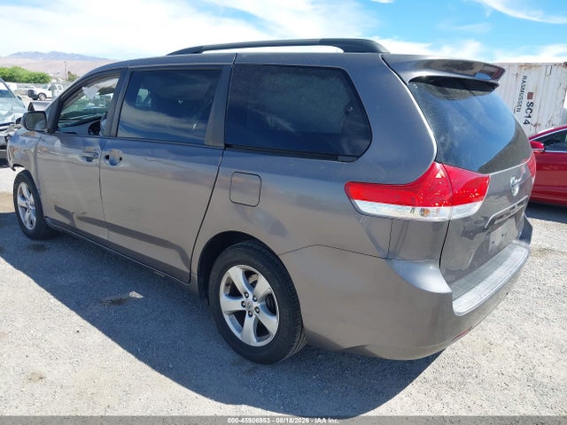 2014 Toyota Sienna Le V6 8 Passenger მანქანა იყიდება აუქციონზე, vin: 5TDKK3DC3ES469340, აუქციონის ნომერი: 45906953
