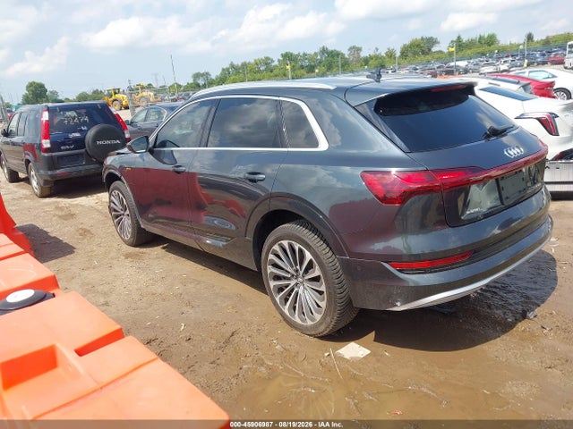 Audi E-tron Premium Plus 2019 WA1VAAGE5KB024967 Image 3