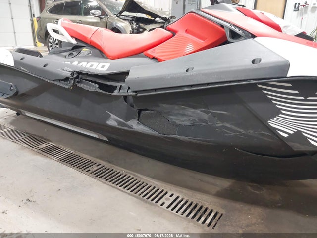 Продажа на аукционе авто 2025 Sea Doo Spark Trixx 3up, vin: YDV39792B525, номер лота: 45907070