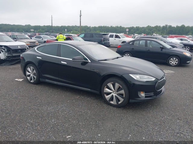 45907072 :رقم المزاد ، 5YJSA1CG2DFP14630 vin ، 2013 Tesla Model S مزاد بيع