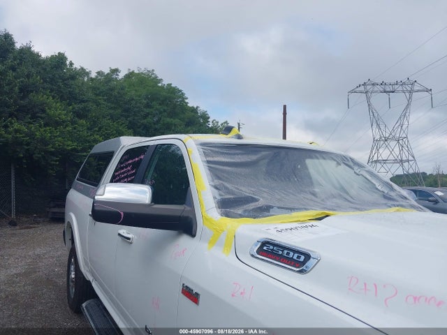 3C6UR5FJ9NG386951 RAM 2500 Laramie 4x4 6&#039;4 Box