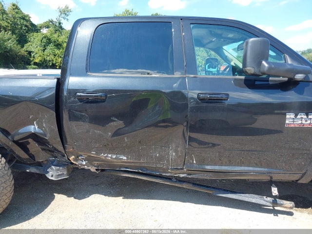 45907362 :رقم المزاد ، 3C6UR5FL5JG386716 vin ، 2018 Ram 2500 Laramie  4x4 6'4 Box مزاد بيع