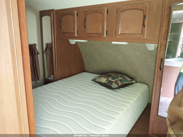 2015 Forest River Coachmen Freedom Express 282 Travel Trailer მანქანა იყიდება აუქციონზე, vin: 5ZT2FETB9FA016250, აუქციონის ნომერი: 45907422
