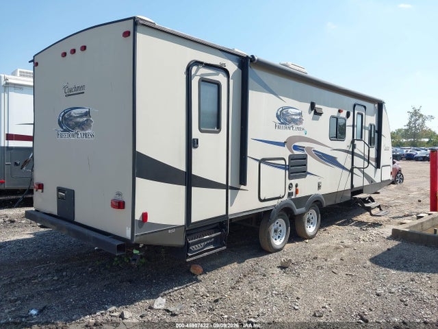 2015 Forest River Coachmen Freedom Express 282 Travel Trailer მანქანა იყიდება აუქციონზე, vin: 5ZT2FETB9FA016250, აუქციონის ნომერი: 45907422