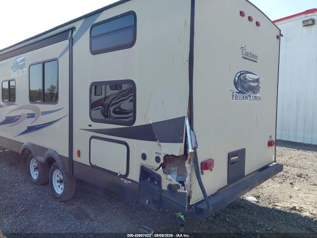2015 Forest River Coachmen Freedom Express 282 Travel Trailer მანქანა იყიდება აუქციონზე, vin: 5ZT2FETB9FA016250, აუქციონის ნომერი: 45907422
