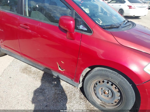 2010 Nissan Versa 1.8s მანქანა იყიდება აუქციონზე, vin: 3N1BC1AP3AL428928, აუქციონის ნომერი: 45907729