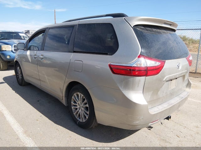 5TDYK3DC8FS573107 Toyota Sienna Xle 8 Passenger