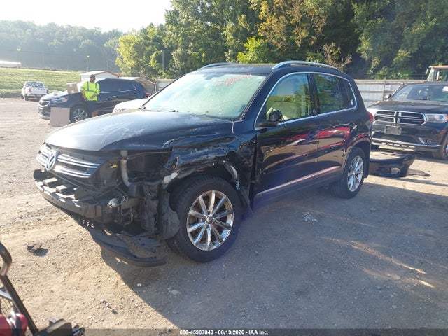 45907849 :رقم المزاد ، WVGSV7AX1HW513485 vin ، 2017 Volkswagen Tiguan 2.0t Wolfsburg Edition مزاد بيع