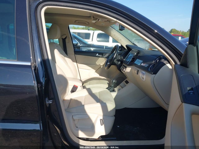 45907849 :رقم المزاد ، WVGSV7AX1HW513485 vin ، 2017 Volkswagen Tiguan 2.0t Wolfsburg Edition مزاد بيع