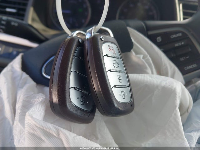 KMHD84LF2HU281526 Hyundai Elantra Limited