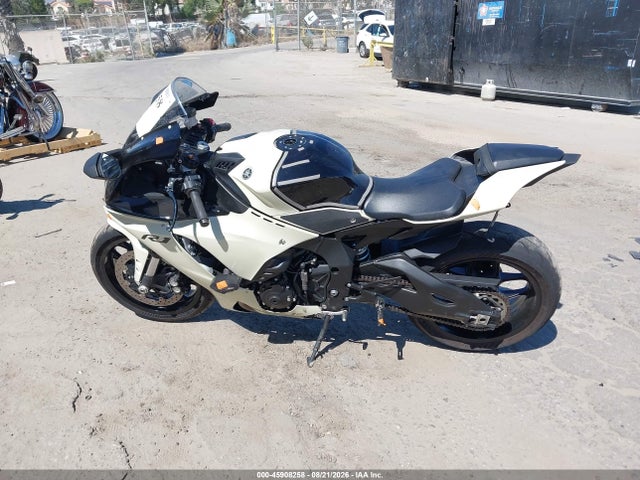 Yamaha YZFR1 2024 JYARN66Y3RA001154 Image 13
