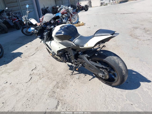 Yamaha YZFR1 2024 JYARN66Y3RA001154 Image 3
