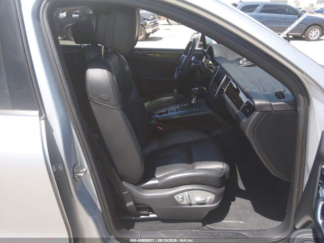45908831 :رقم المزاد ، WP1AA2A51JLB13946 vin ، 2018 Porsche Macan مزاد بيع