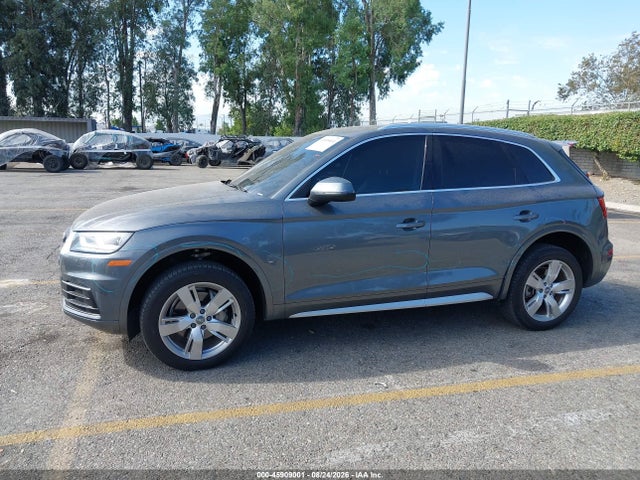 45909001 :رقم المزاد ، WA1BNAFY9J2150251 vin ، 2018 Audi Q5 2.0t Premium/2.0t Tech Premium مزاد بيع