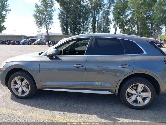 45909001 :رقم المزاد ، WA1BNAFY9J2150251 vin ، 2018 Audi Q5 2.0t Premium/2.0t Tech Premium مزاد بيع