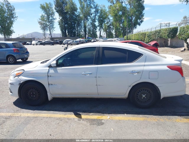 3N1CN7AP3FL883819 Nissan Versa 1.6 Sv