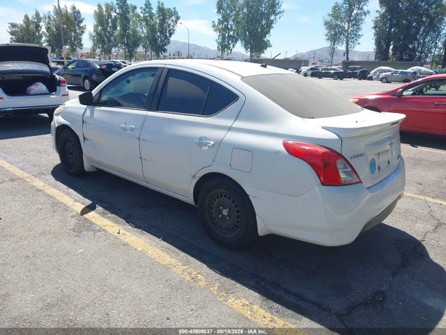 3N1CN7AP3FL883819 Nissan Versa 1.6 Sv