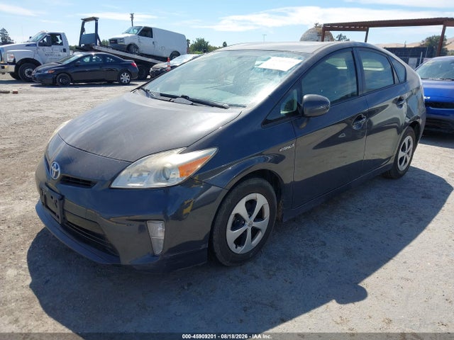 Toyota Prius Two 2015 JTDKN3DUXF0413495 Image 2