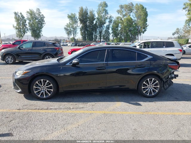 Lexus ES 300H 2019 58AB21B15KU002423 Image 15
