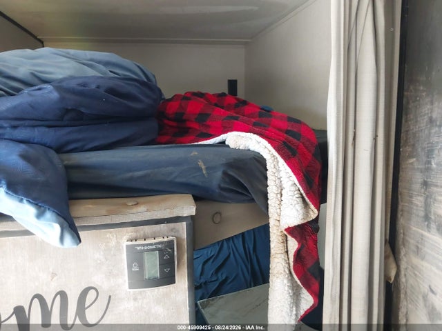 45909425 :رقم المزاد ، 4YDT29D24M7253355 vin ، 2021 Keystone Hideout 29dfs مزاد بيع