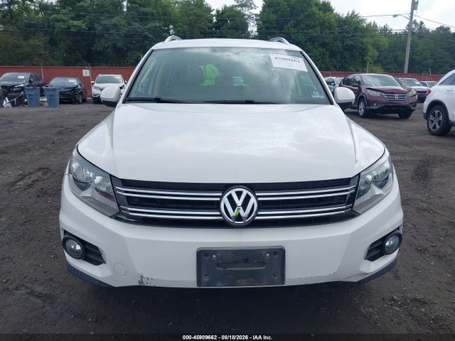 2013 Volkswagen Tiguan Se მანქანა იყიდება აუქციონზე, vin: WVGBV3AX1DW056311, აუქციონის ნომერი: 45909662