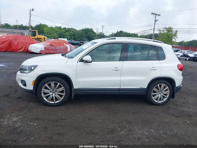 2013 Volkswagen Tiguan Se მანქანა იყიდება აუქციონზე, vin: WVGBV3AX1DW056311, აუქციონის ნომერი: 45909662
