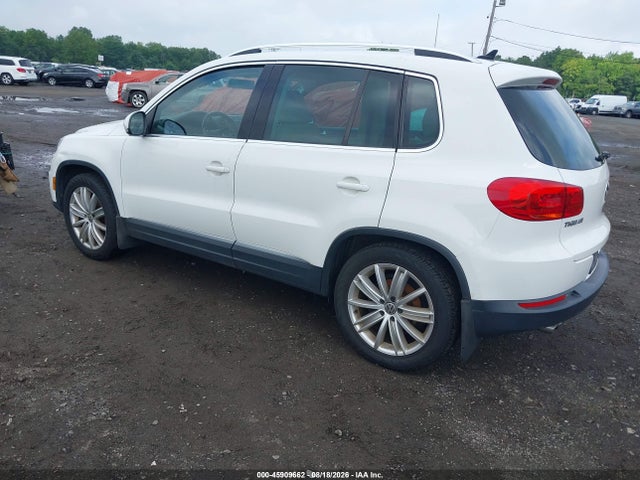 2013 Volkswagen Tiguan Se მანქანა იყიდება აუქციონზე, vin: WVGBV3AX1DW056311, აუქციონის ნომერი: 45909662