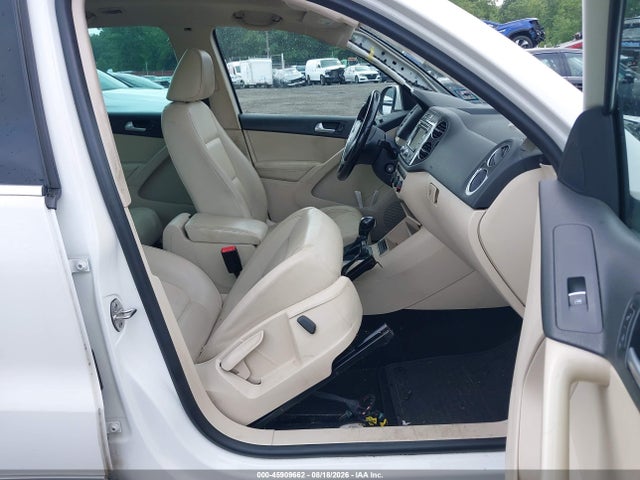 2013 Volkswagen Tiguan Se მანქანა იყიდება აუქციონზე, vin: WVGBV3AX1DW056311, აუქციონის ნომერი: 45909662
