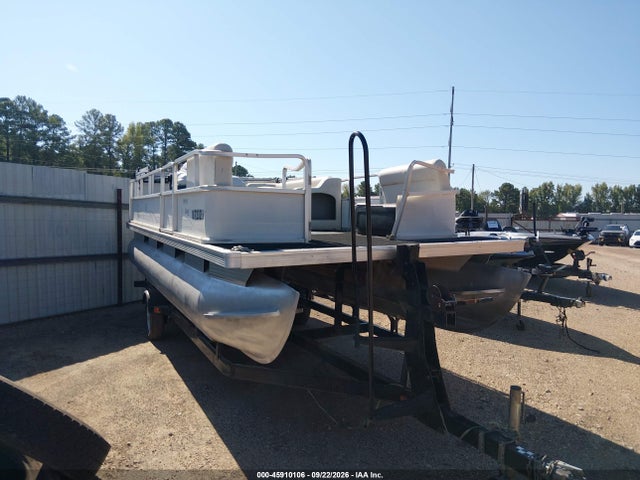 2003 Tracker Party Barge მანქანა იყიდება აუქციონზე, vin: BUJ31126B303, აუქციონის ნომერი: 45910106