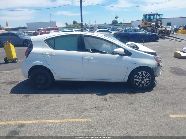 Toyota Prius C One 2016 JTDKDTB33G1117873 Image 13